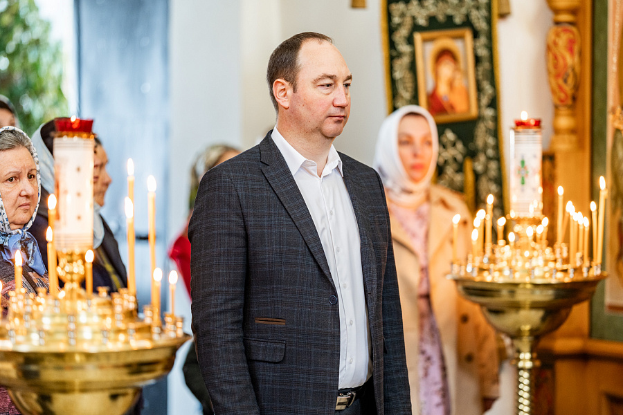 Божественная литургия в Свято-Троицком Белопесоцком женском монастыре города Ступино